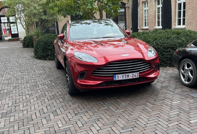 Aston Martin DBX