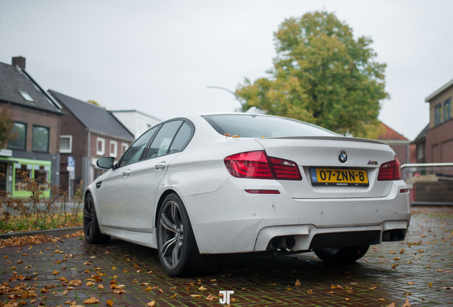 BMW M5 F10 2011