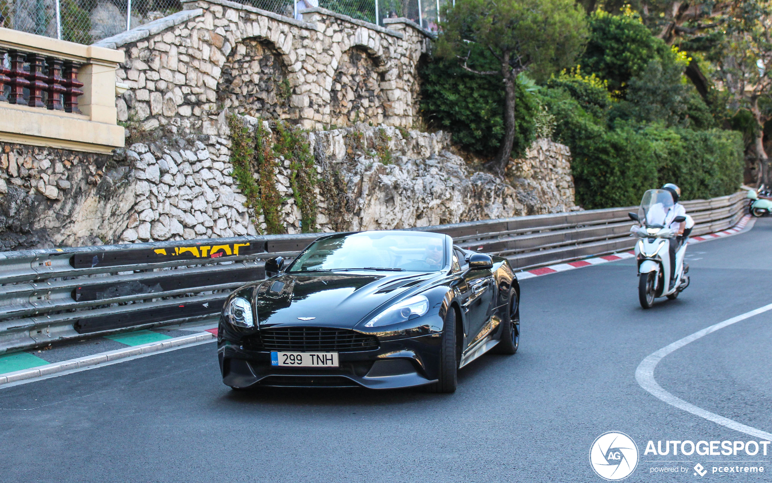 Aston Martin Vanquish Volante