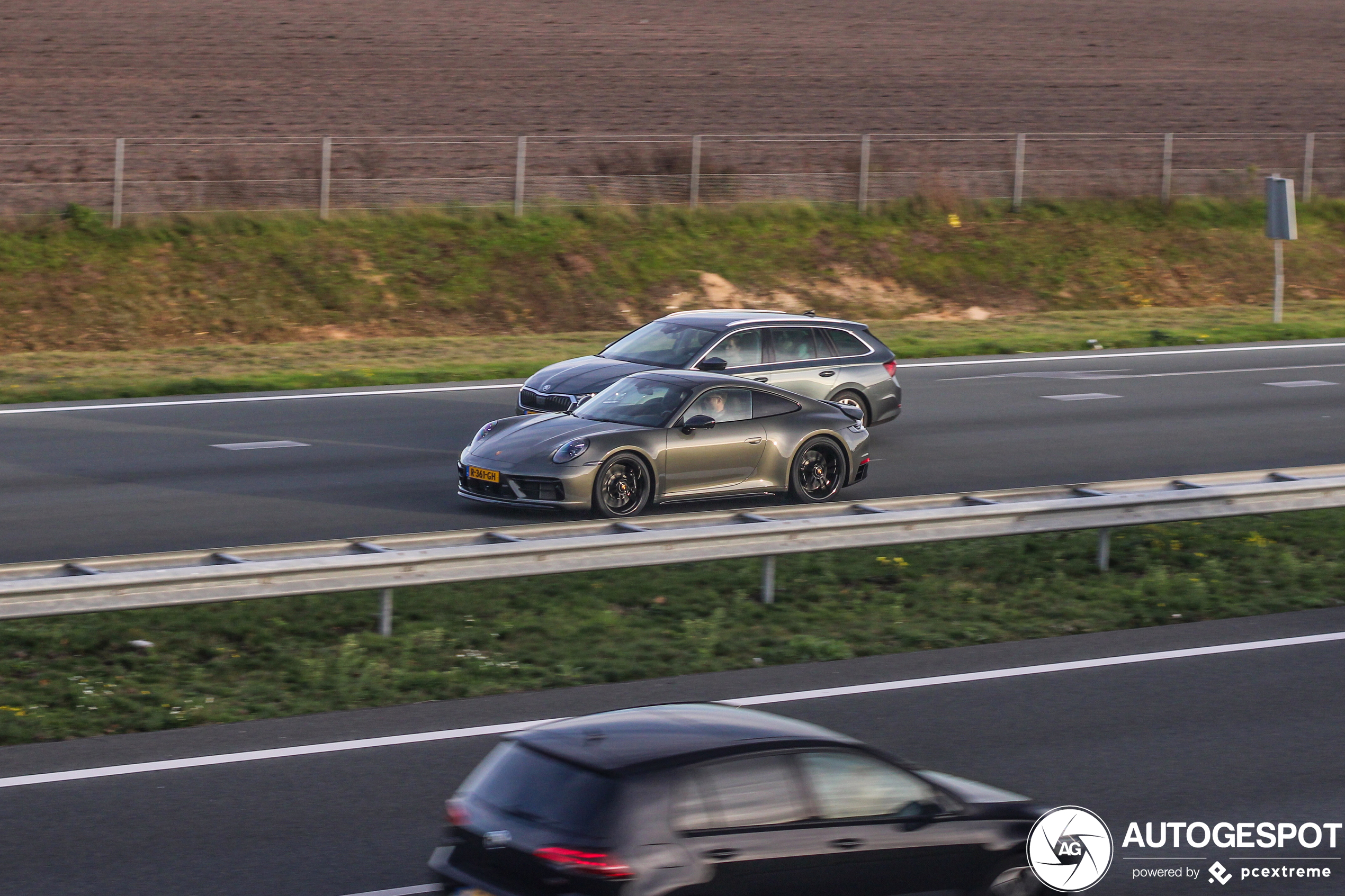 Porsche 992 Carrera 4 GTS