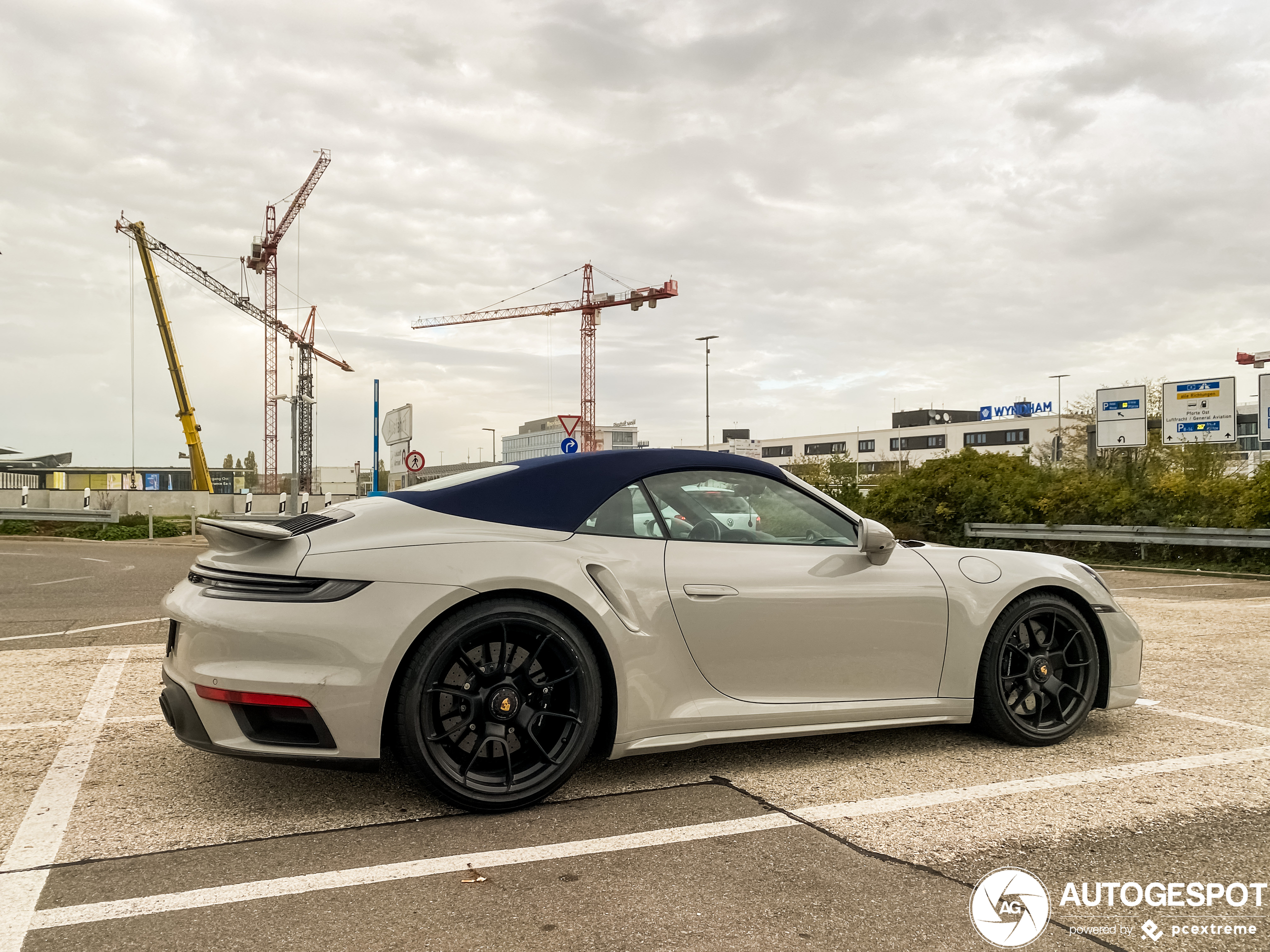 Porsche 992 Turbo S Cabriolet