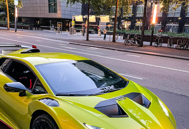 Lamborghini Huracán LP640-2 STO