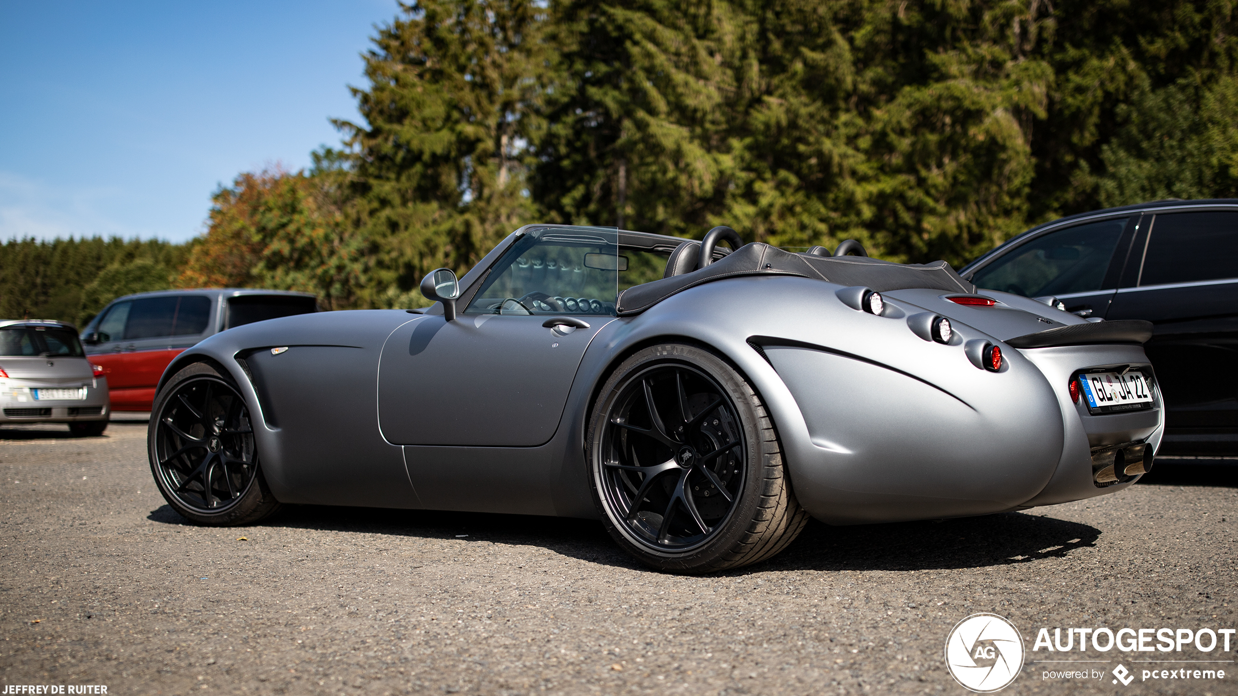 Heerlijke foto's van een Wiesmann bij de Nürburgring