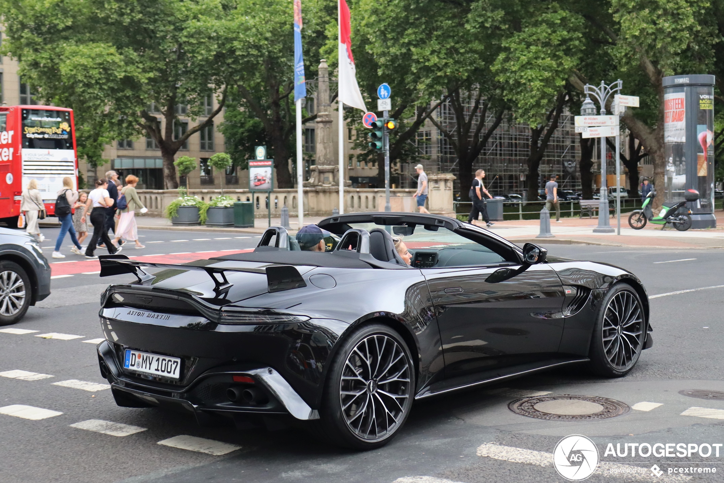 Aston Martin V8 Vantage Formula 1 Edition Roadster