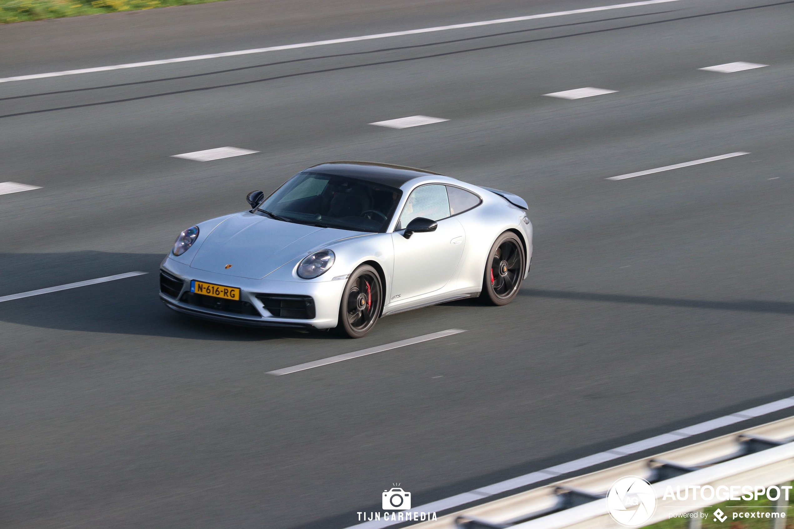 Porsche 992 Carrera 4 GTS