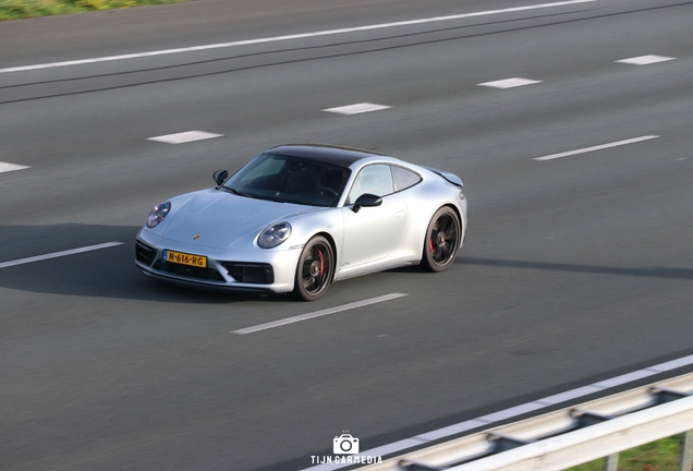 Porsche 992 Carrera 4 GTS