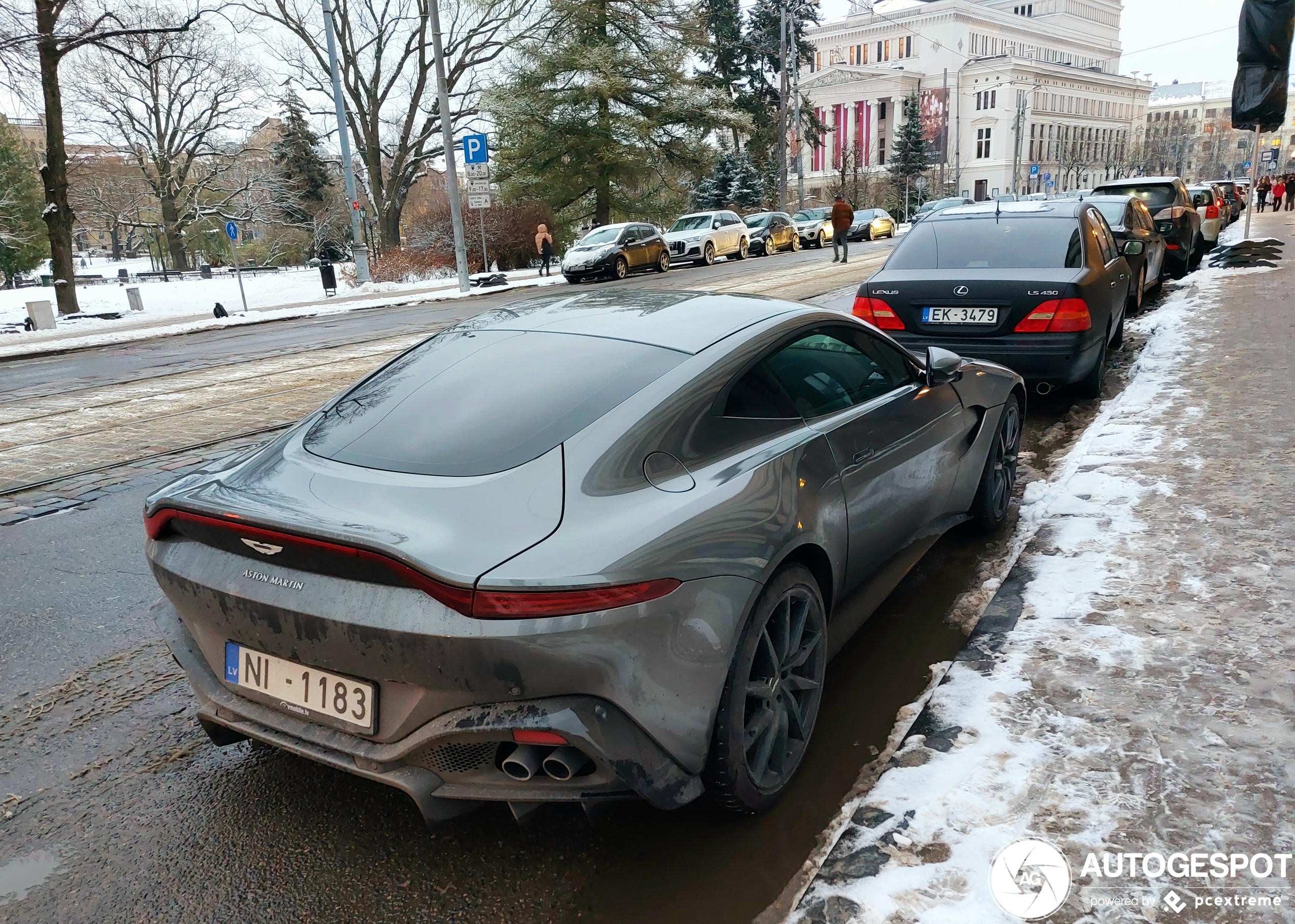 Aston Martin V8 Vantage 2018