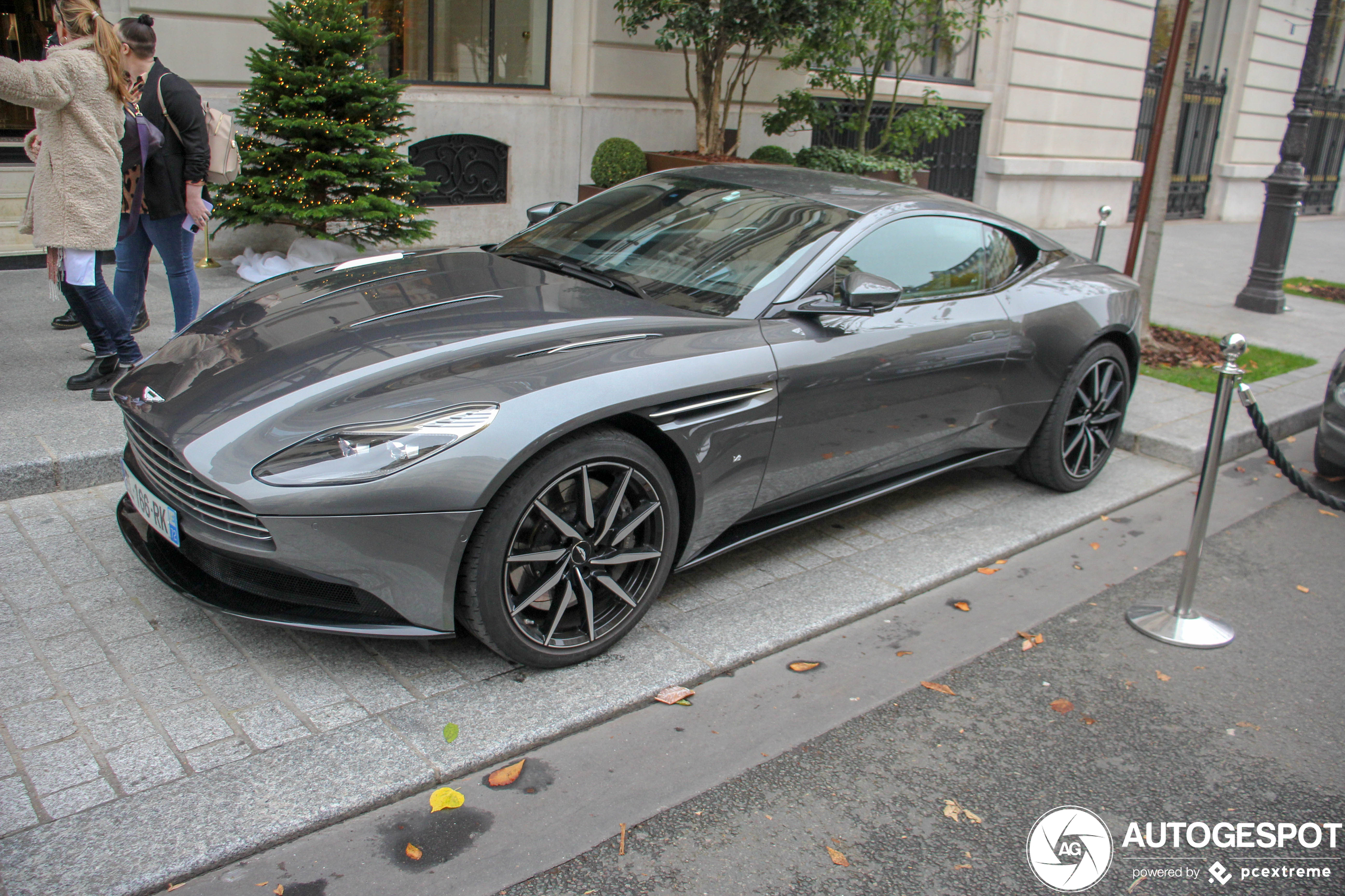 Aston Martin DB11