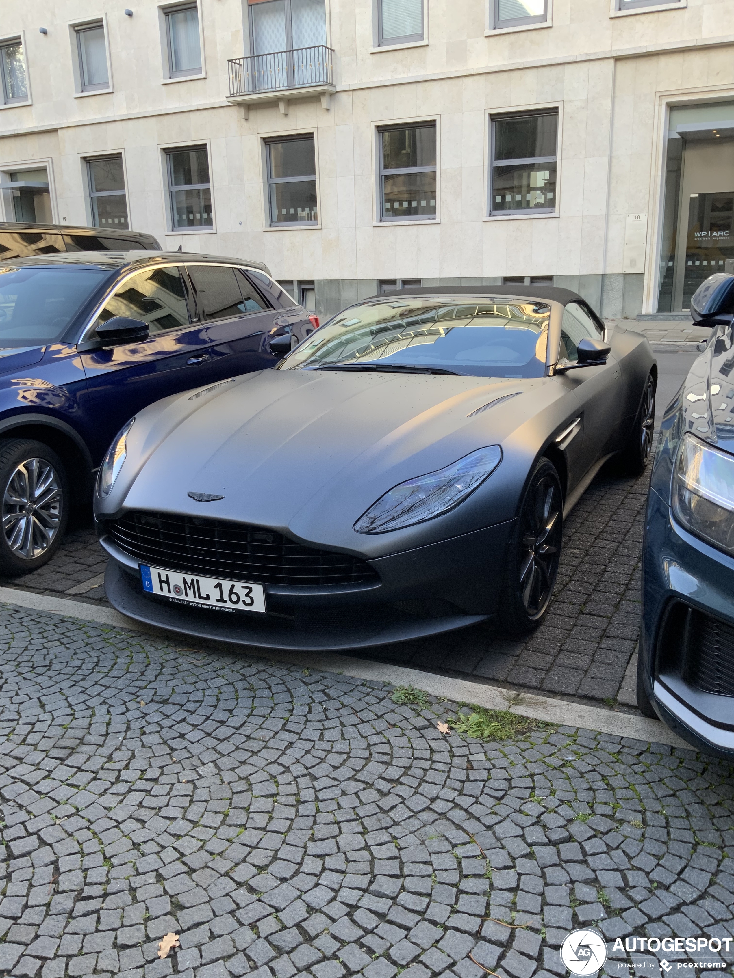 Aston Martin DB11 V8 Volante