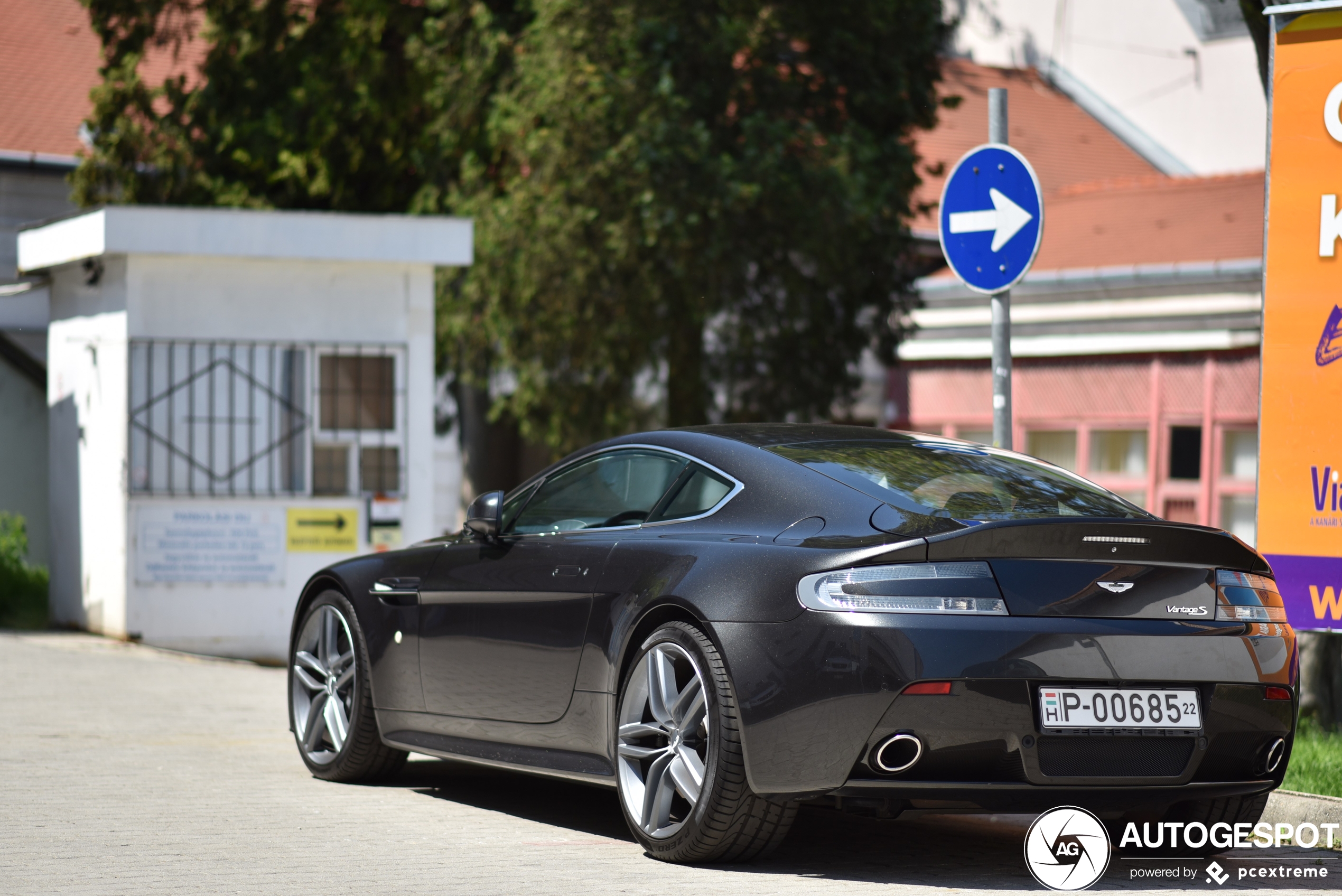 Aston Martin V8 Vantage S