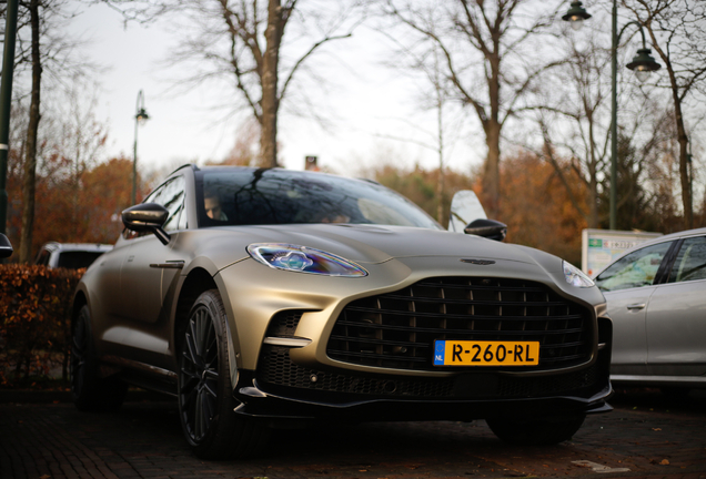 Aston Martin DBX707