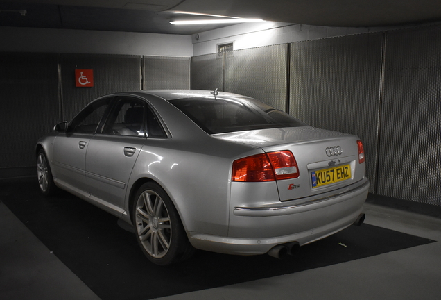 Audi S8 D3