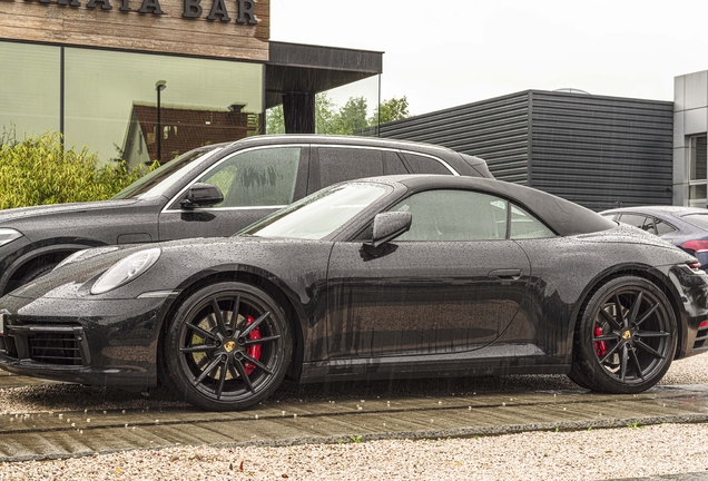 Porsche 992 Carrera 4S Cabriolet