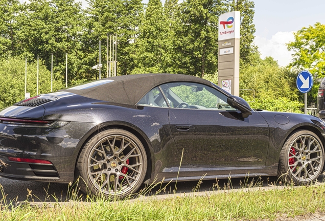 Porsche 992 Carrera 4S Cabriolet