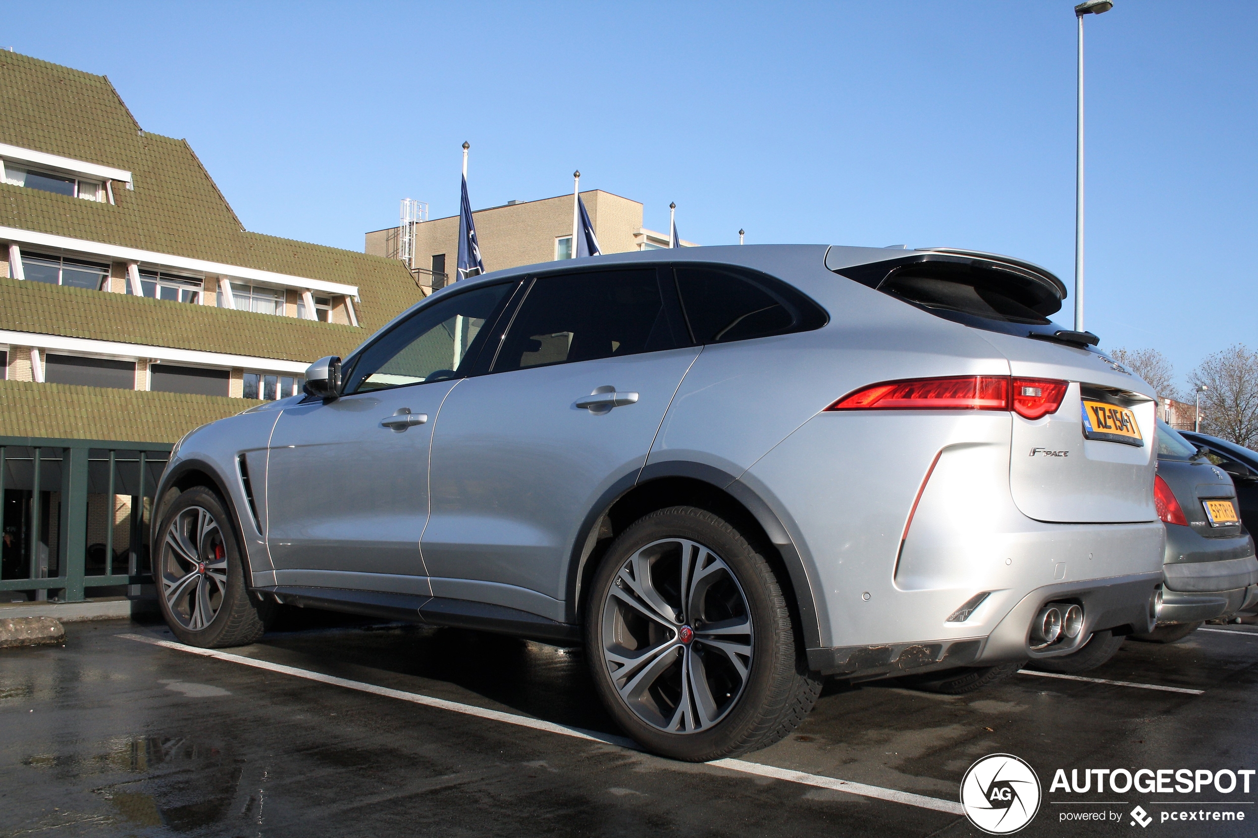 Jaguar F-PACE SVR