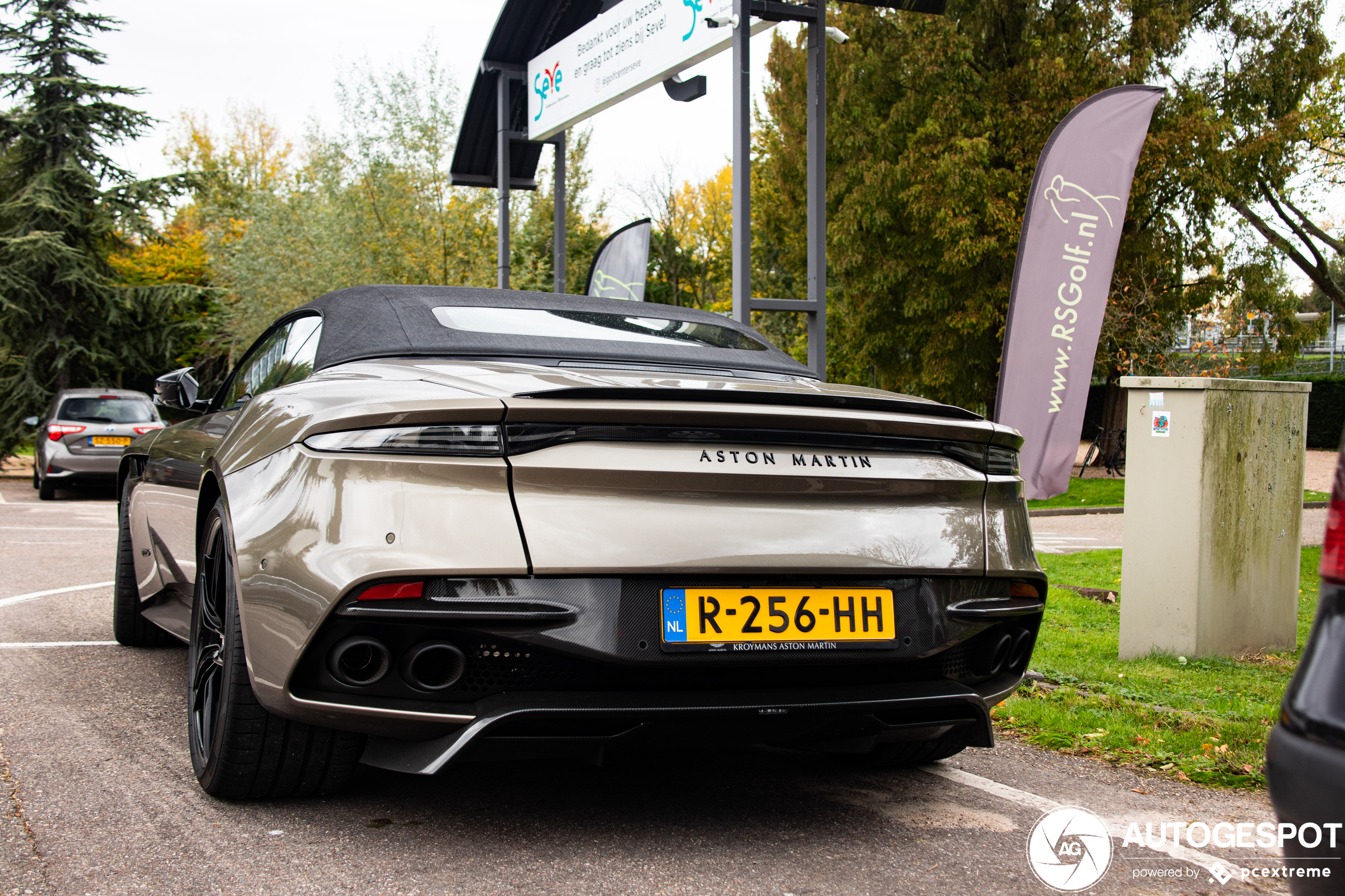 Aston Martin DBS Superleggera Volante