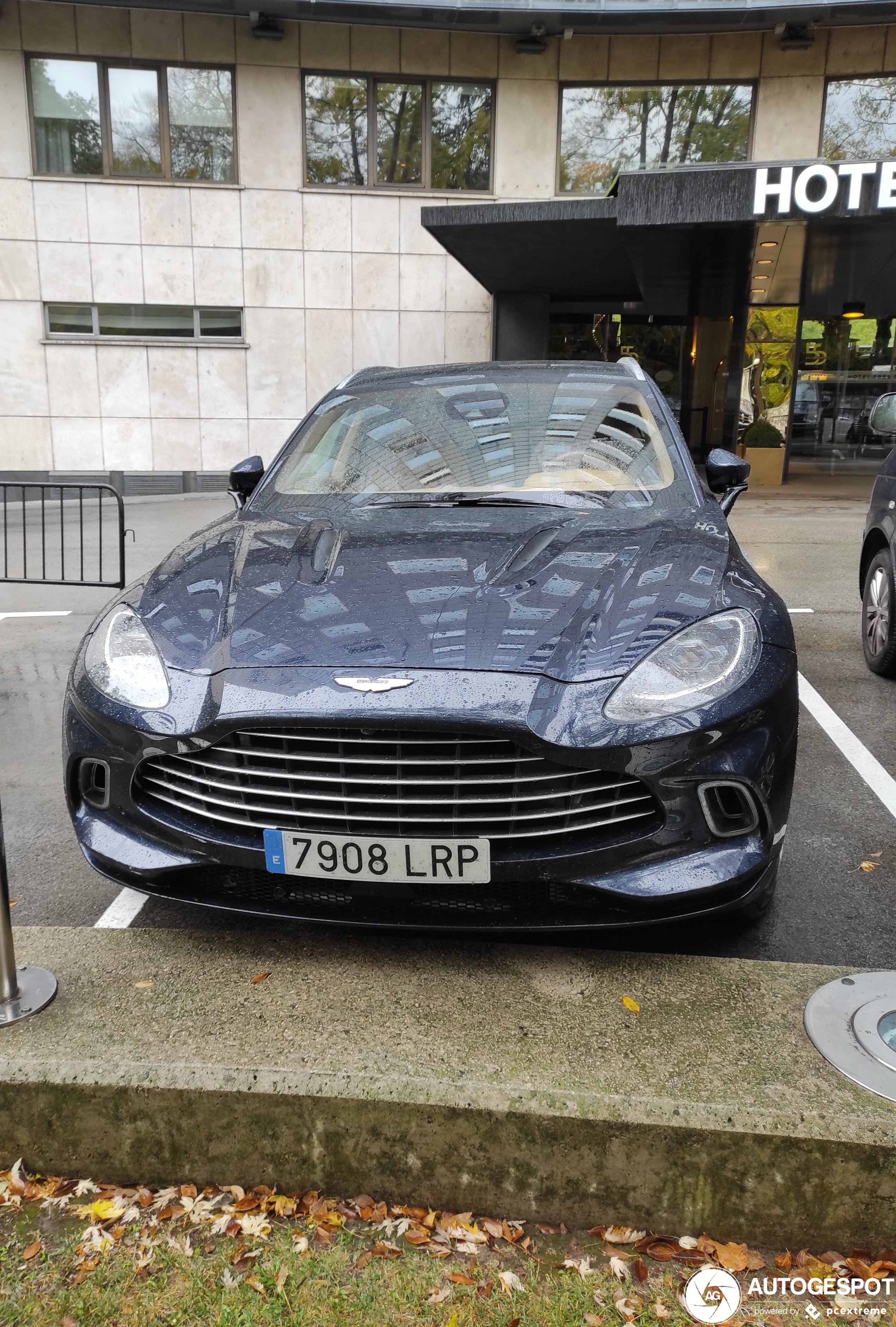 Aston Martin DBX