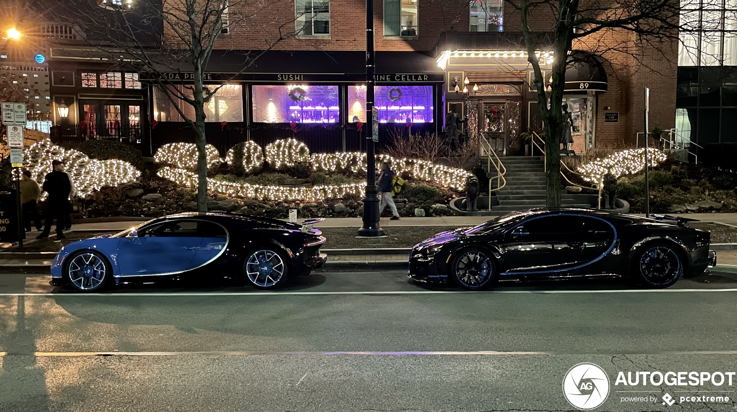 Twee Bugatti's op een rij