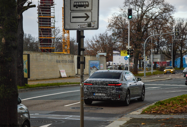 BMW i7