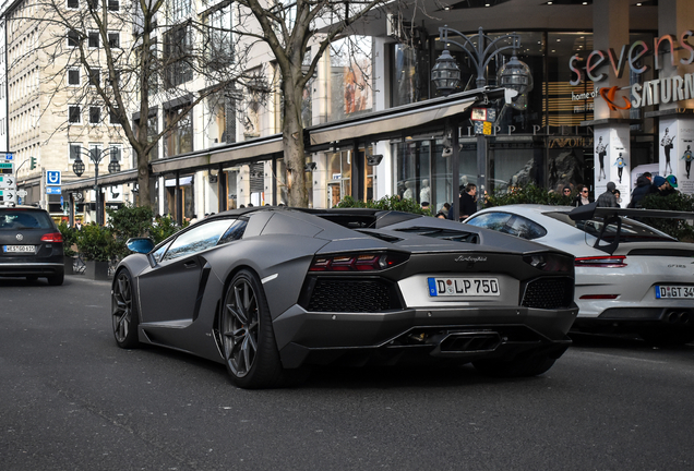 Lamborghini Aventador LP700-4 Roadster