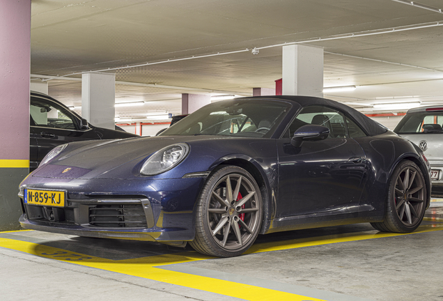 Porsche 992 Carrera 4S Cabriolet