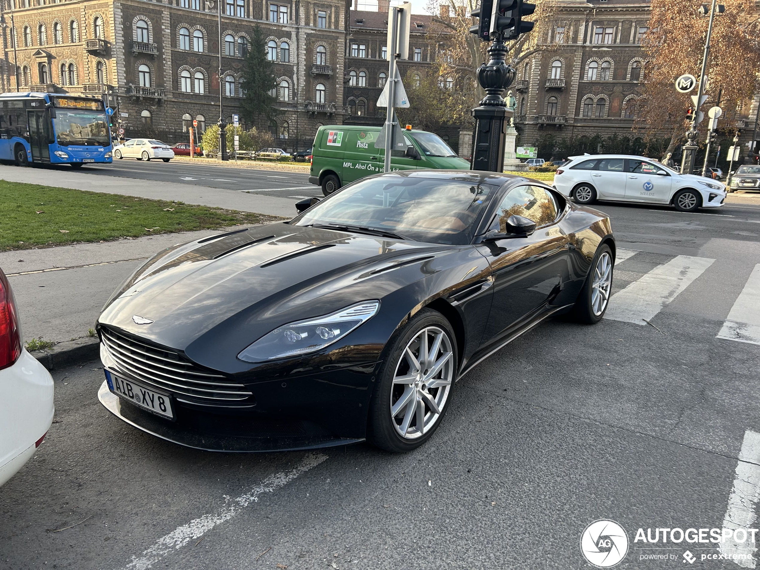 Aston Martin DB11