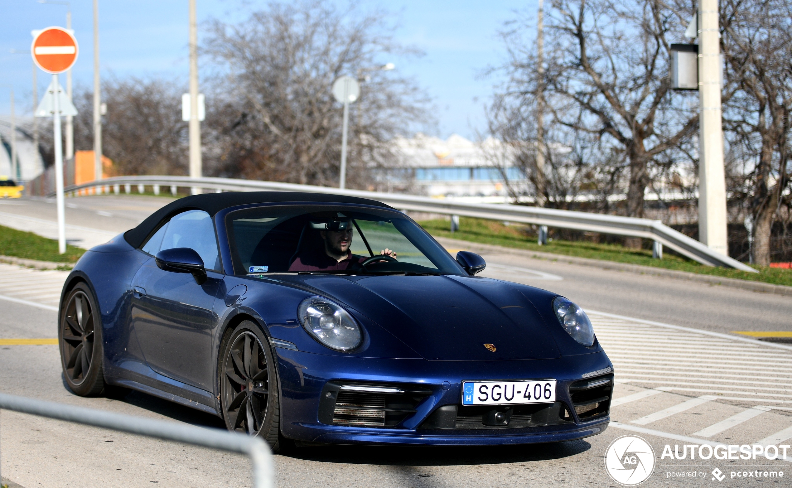 Porsche 992 Carrera 4S Cabriolet