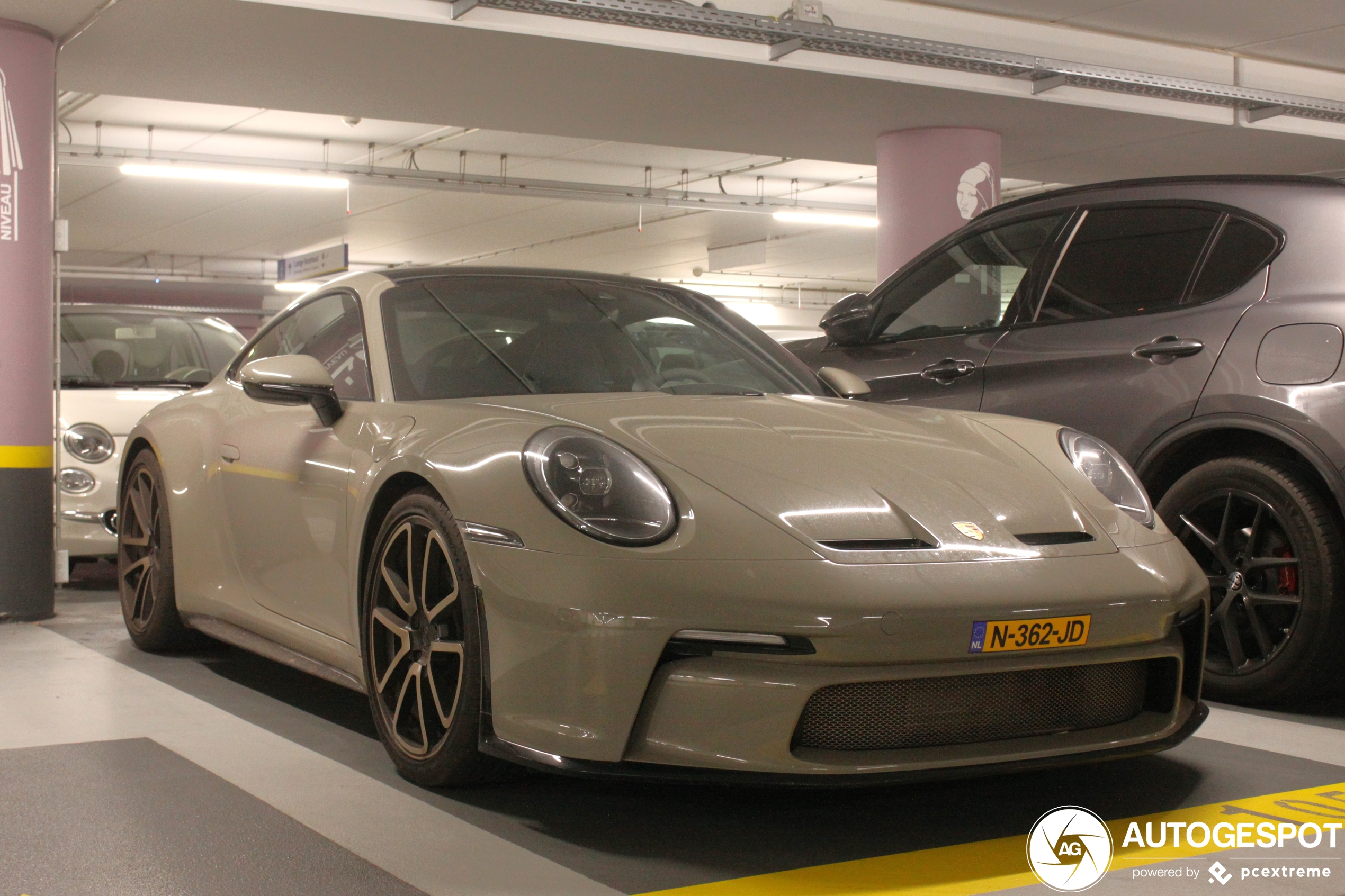 Maak nu je eigen namaak Porsche 992 GT3 Touring