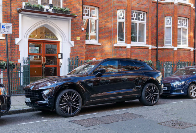 Aston Martin DBX