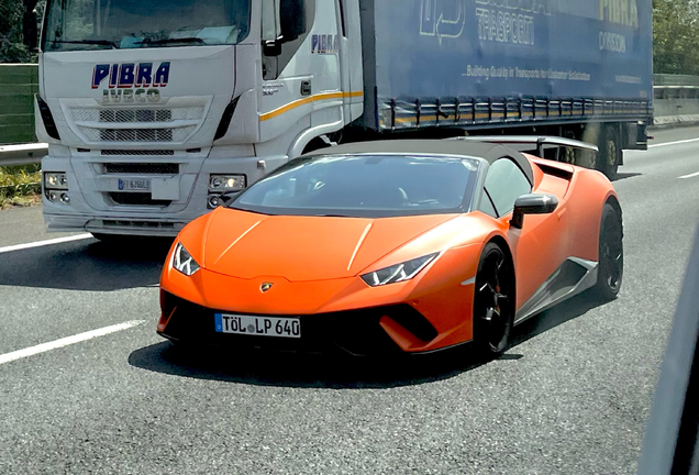 Lamborghini Huracán LP640-4 Performante Spyder