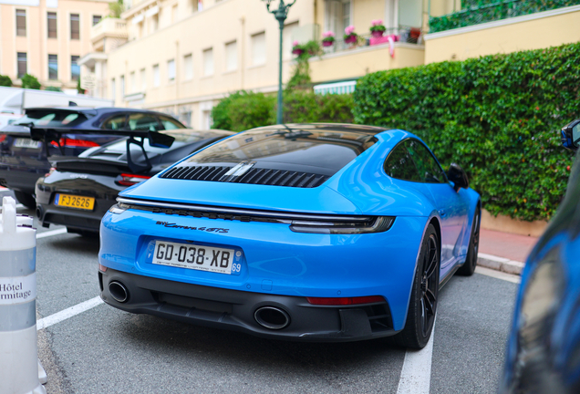 Porsche 992 Carrera 4 GTS