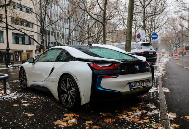 BMW i8