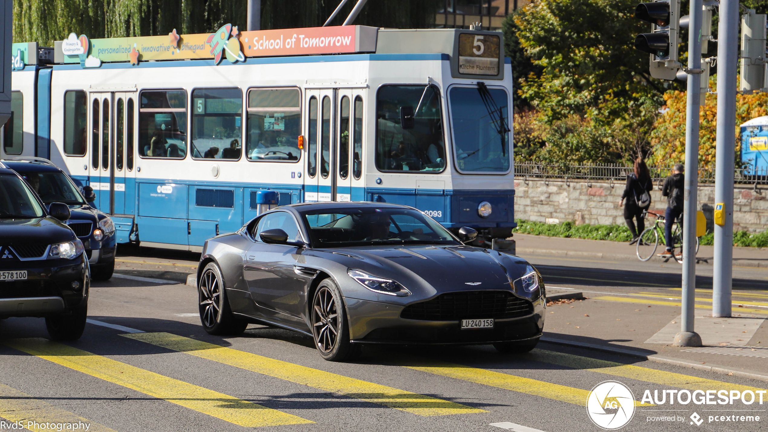 Aston Martin DB11