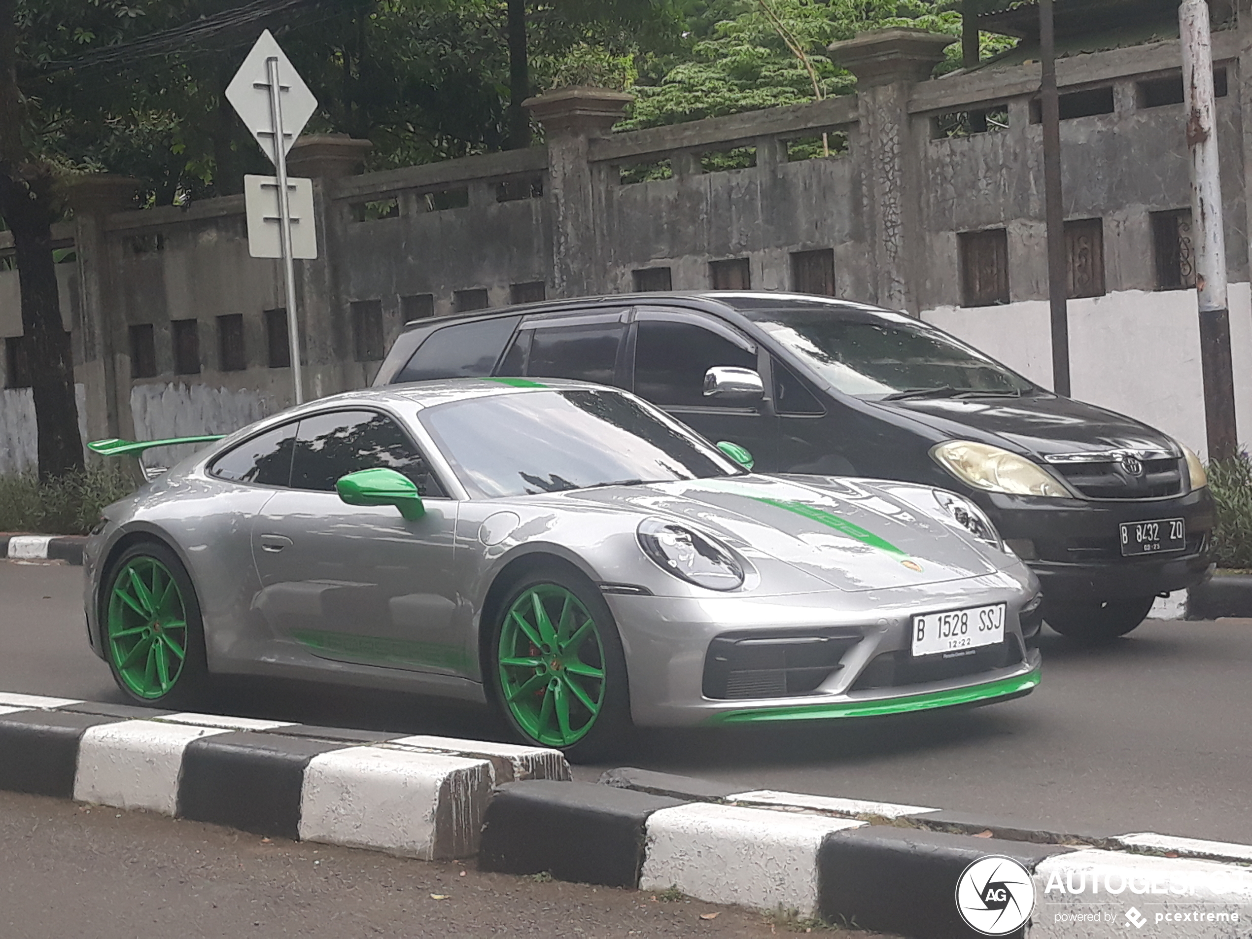 Porsche 992 Carrera S Chili Edition