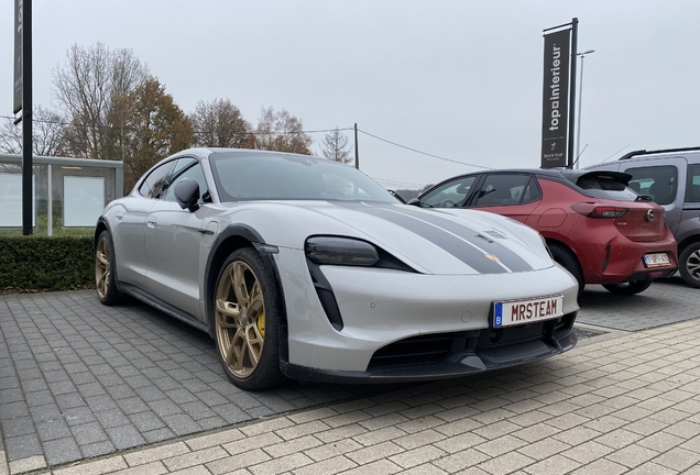 Porsche Taycan Turbo S Cross Turismo