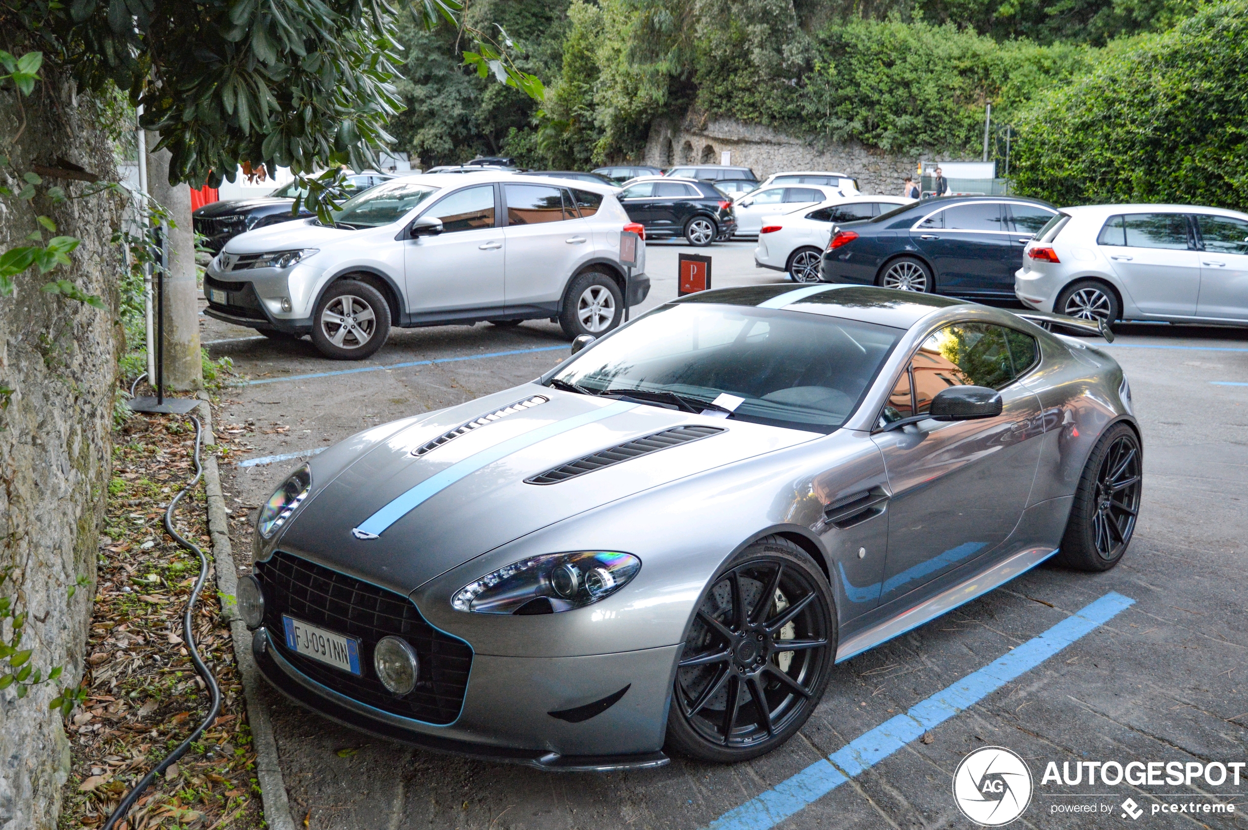 Aston Martin V8 Vantage S