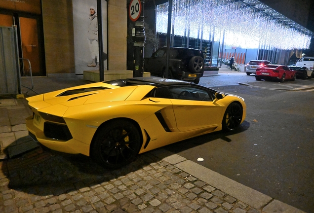 Lamborghini Aventador LP700-4 Roadster