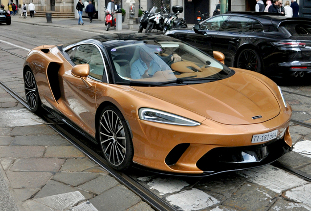 McLaren GT