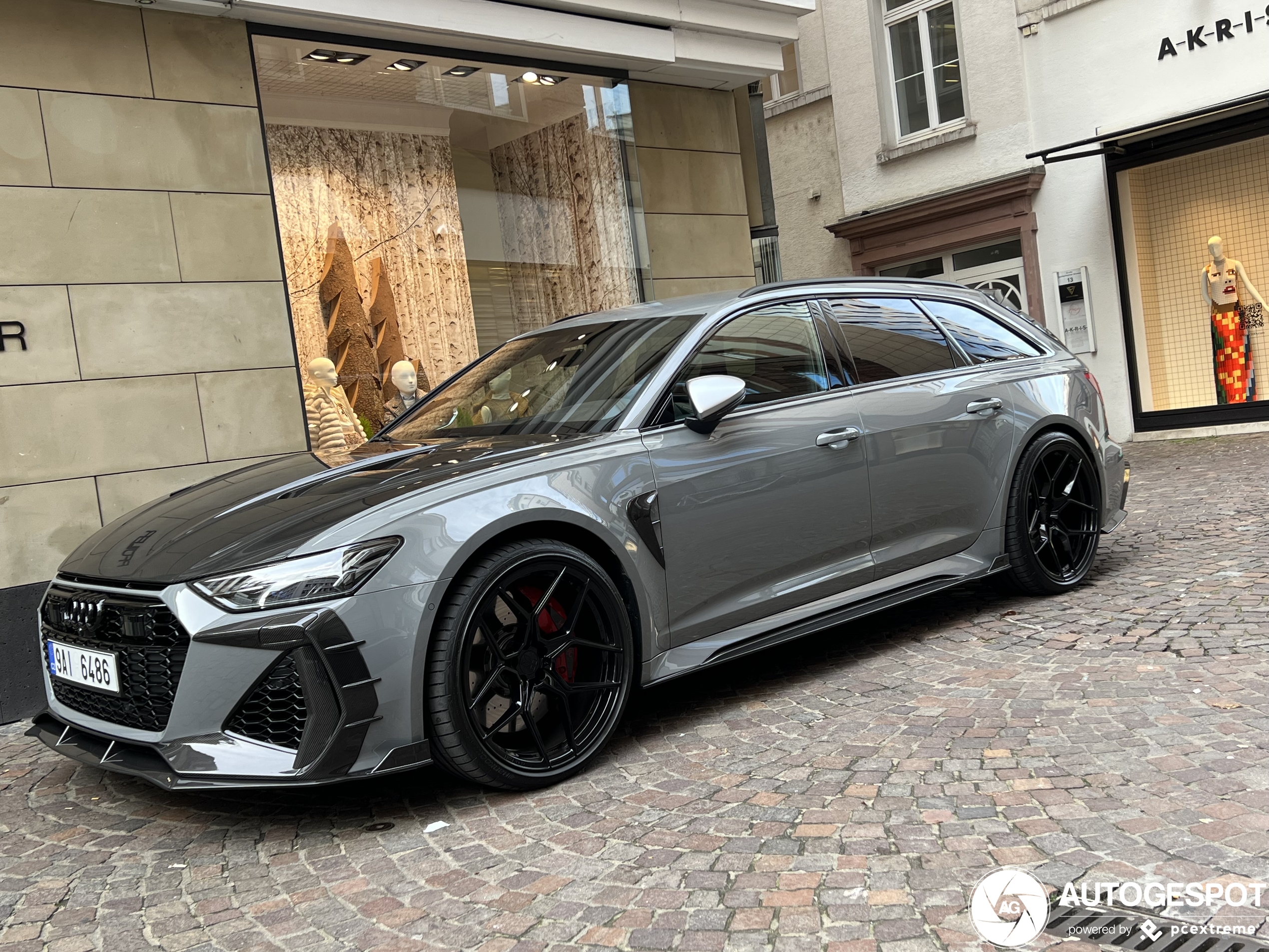 Audi RS6 Avant vertroeteld door Keyvany