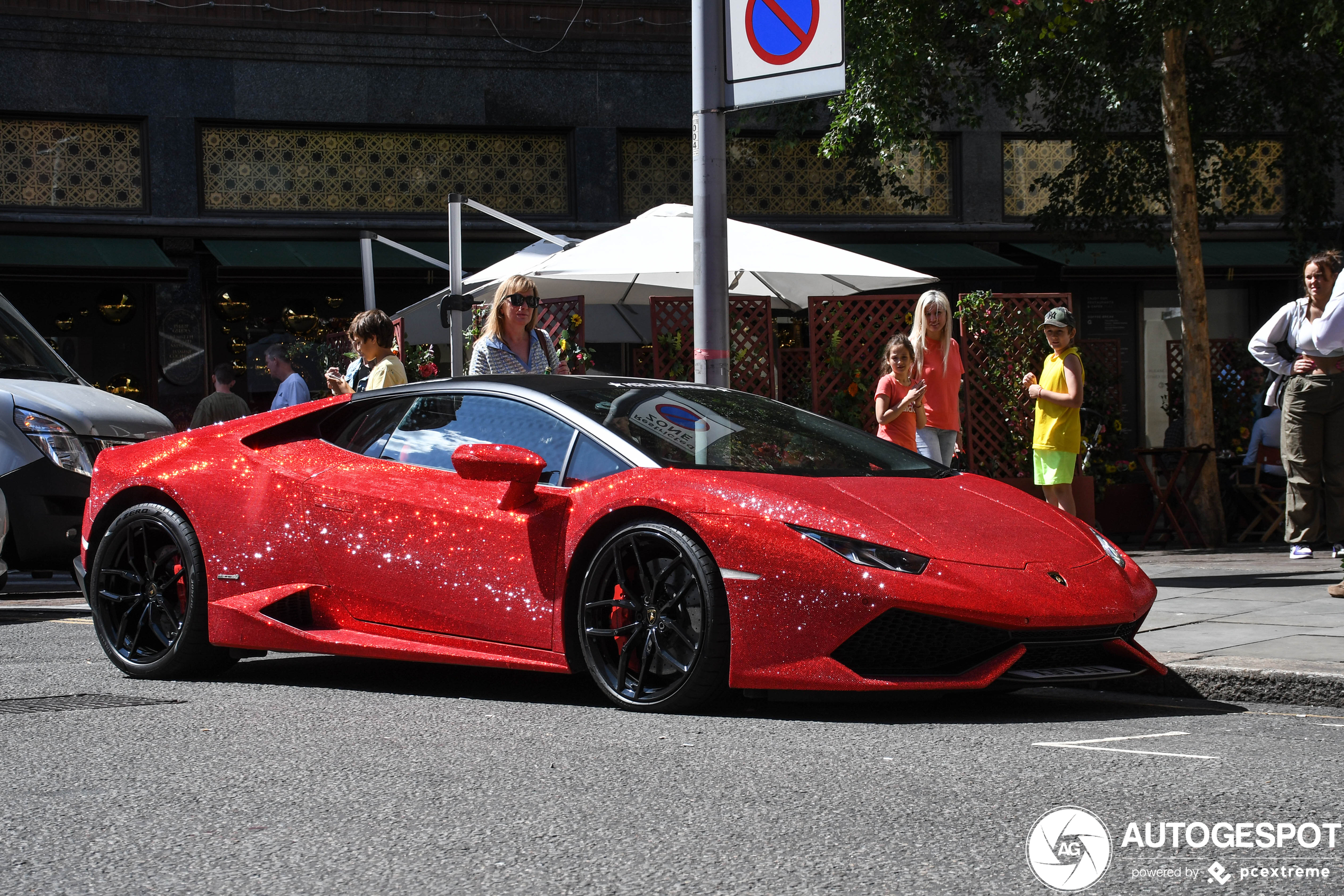 Bizarre wrap staat de Huracán verrassend goed