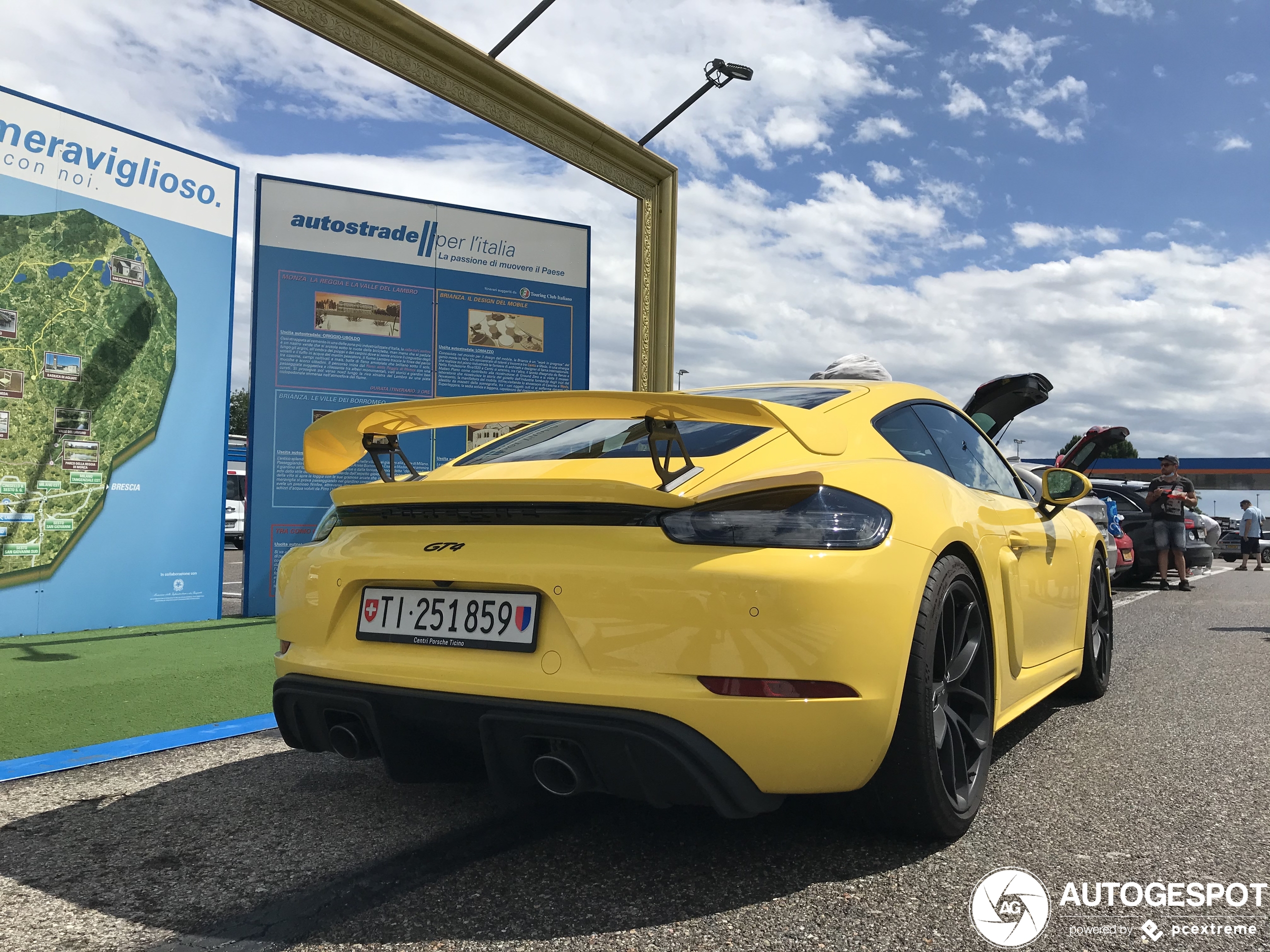 Porsche 718 Cayman GT4