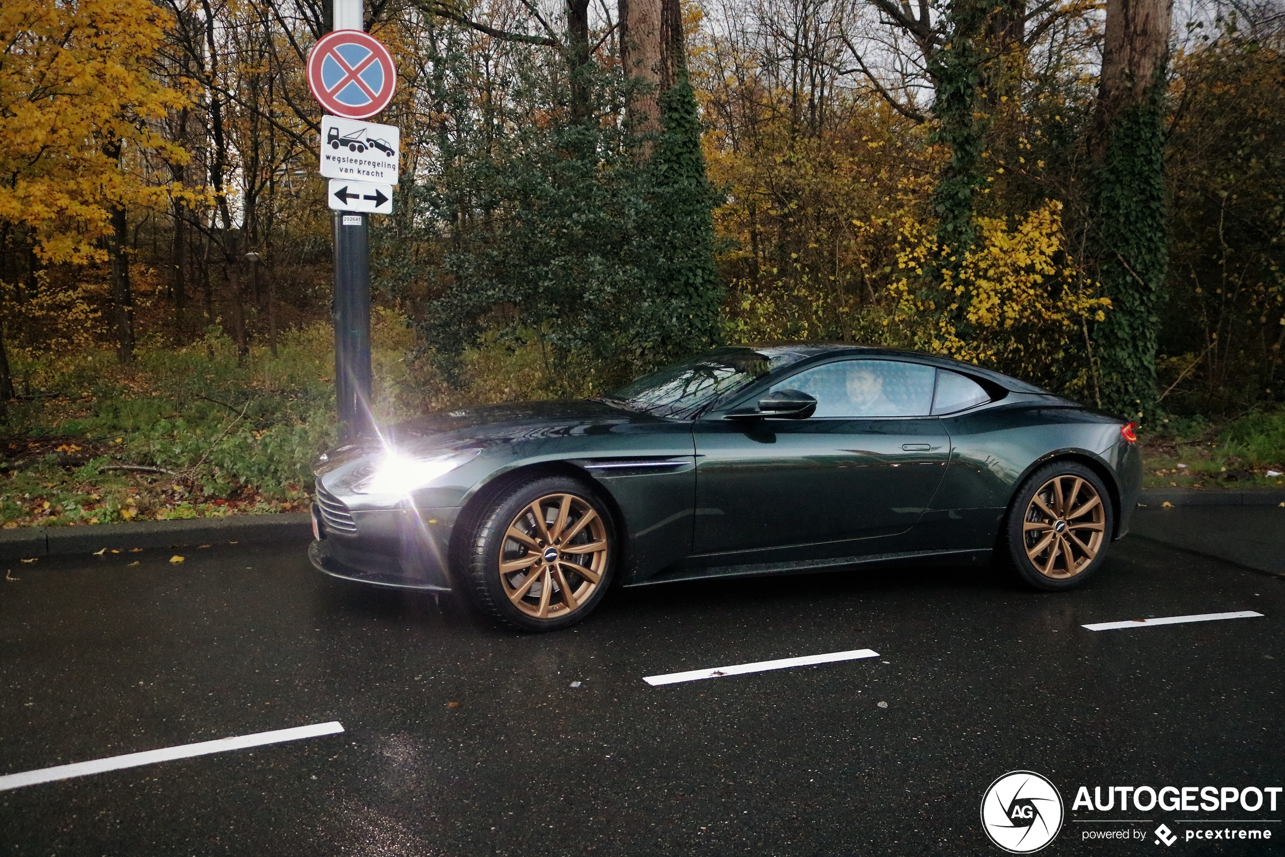 Aston Martin DB11 V8