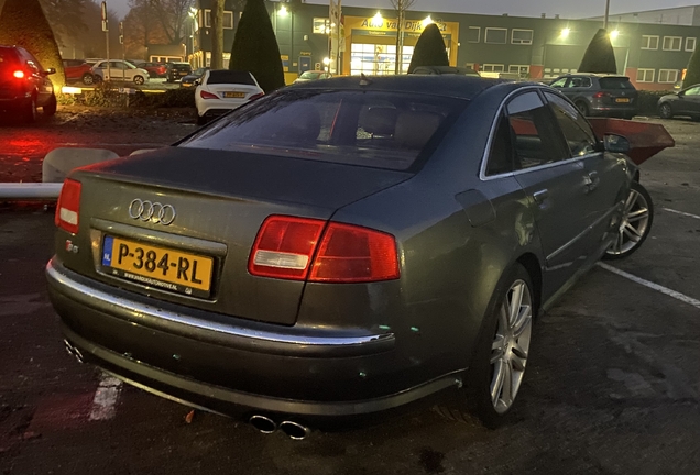 Audi S8 D3