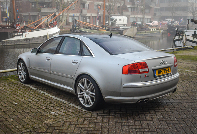 Audi S8 D3