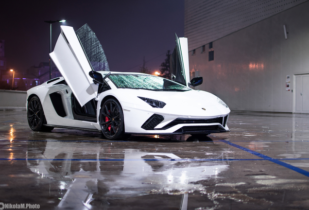 Lamborghini Aventador S LP740-4