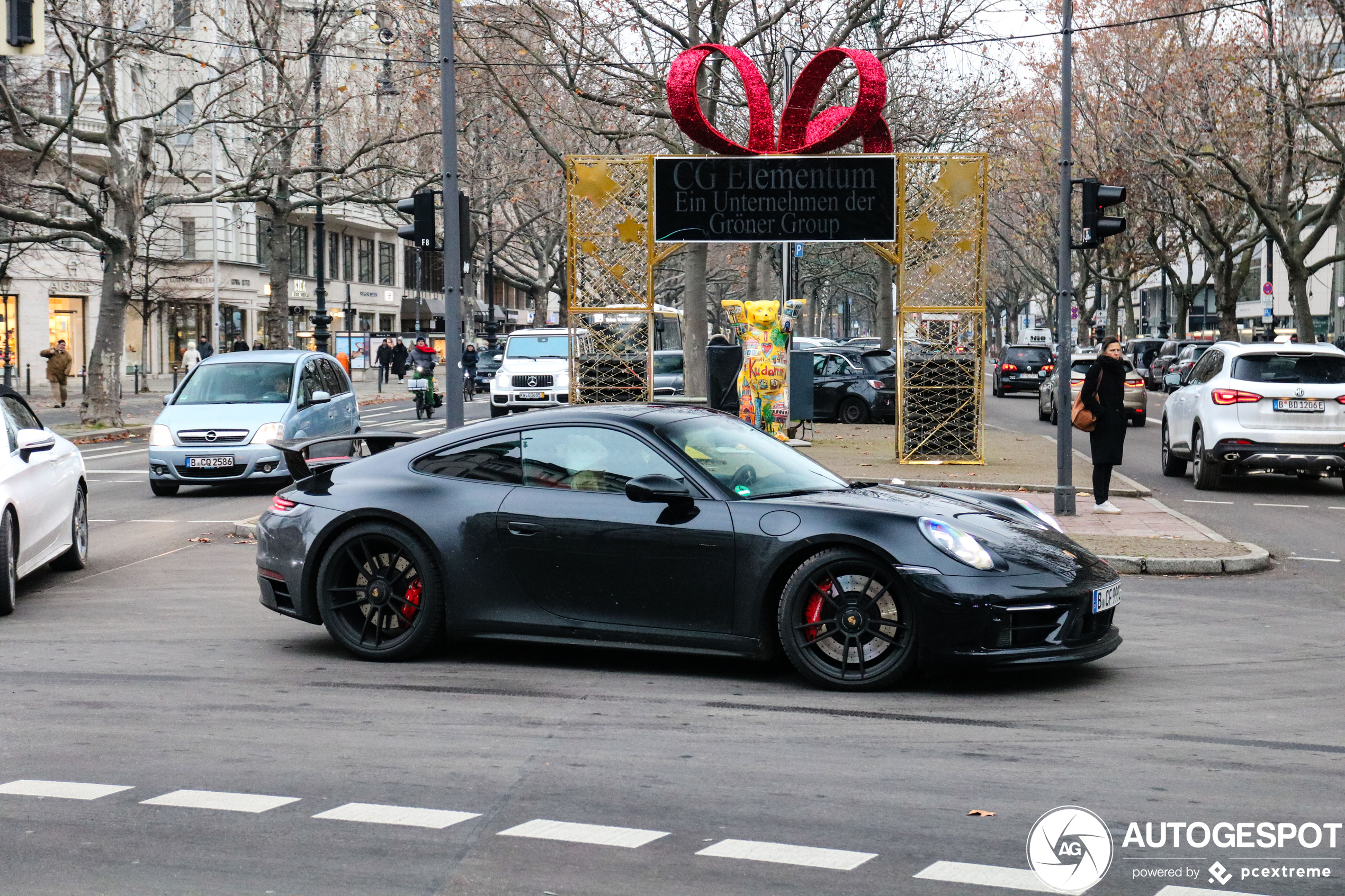 Porsche 992 Carrera 4 GTS