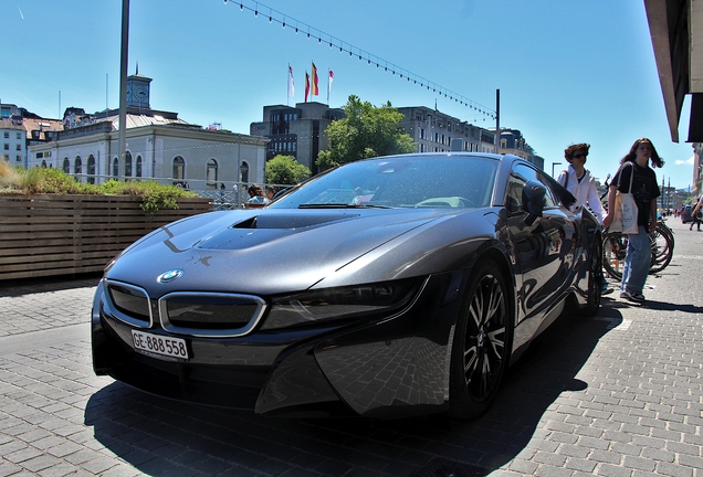 BMW i8