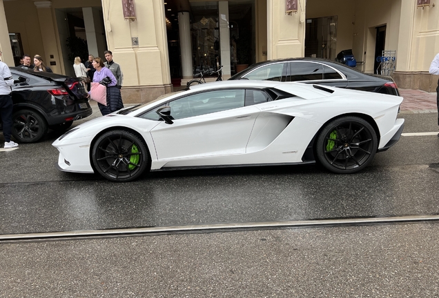 Lamborghini Aventador S LP740-4