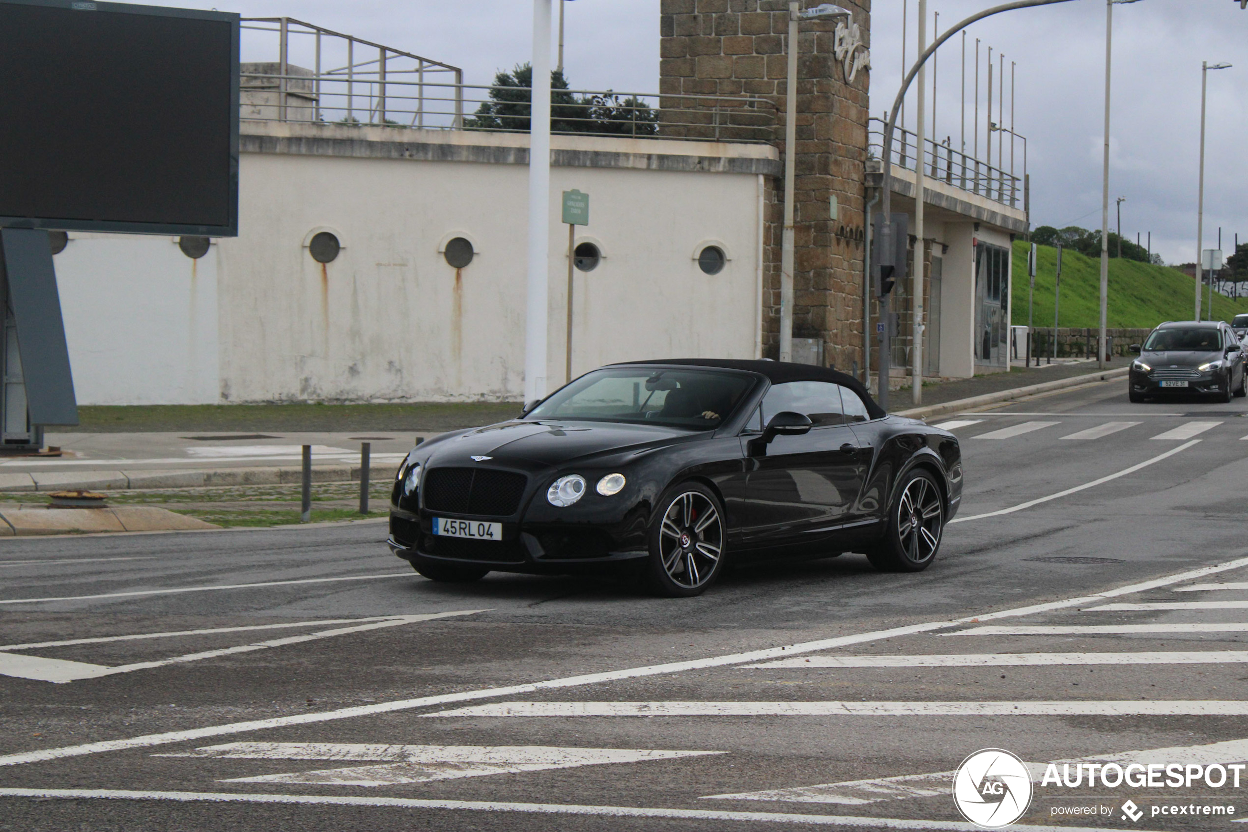 Bentley Continental GTC V8