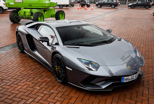 Lamborghini Aventador S LP740-4